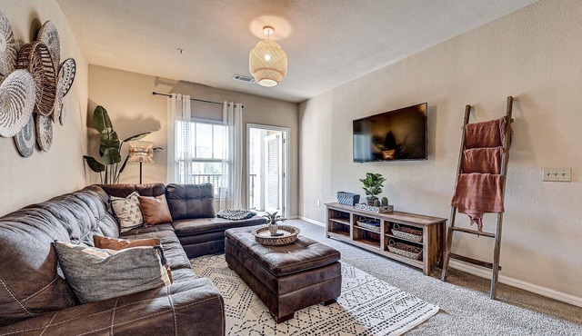 Boho Luxe Nr JAX INT. Airport & Shopping
