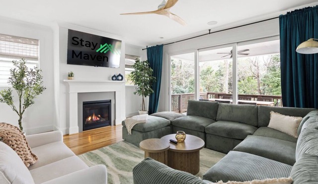 Boho Luxe Stay Game Room, Fire Pit & Playground