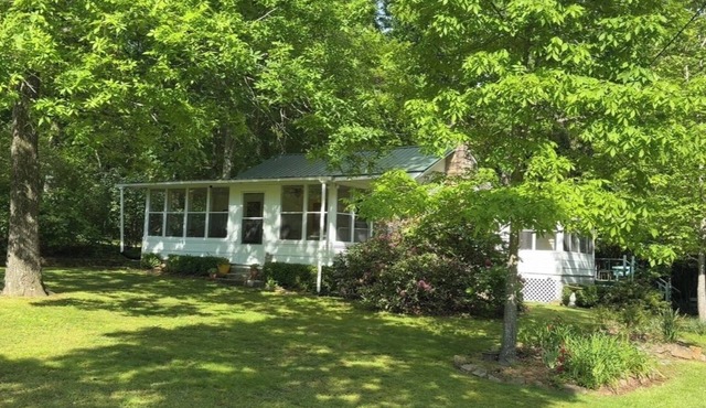 Boho Mountain Cottage in Cloudland Community | 2 Sunrooms | Wi-Fi | Dog Friendly