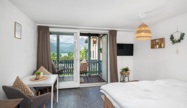 "Boho Oase" with lake view and pool