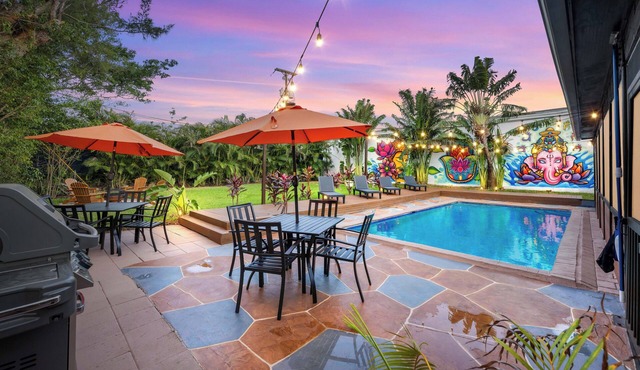 BOHO Paradise, KING Bed, POOL, 1 month+LONG Term Stays,PET FRIENDLY