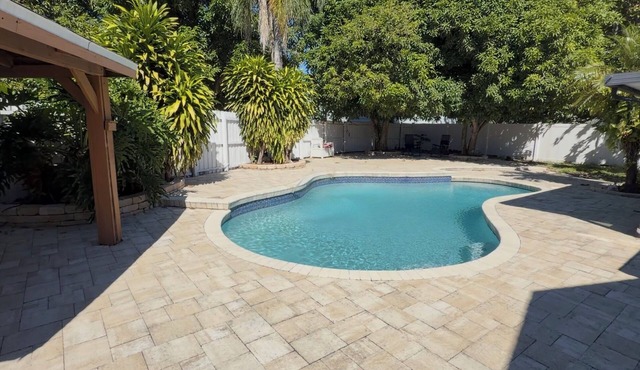 Boho Pool Retreat 6BR Sleeps 18 Near Parks