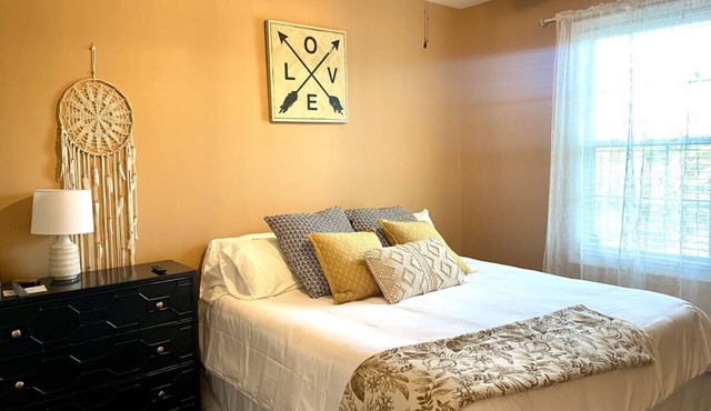 Boho Rehoboth Condo 2 BR/2 BA Near Beach/Shop