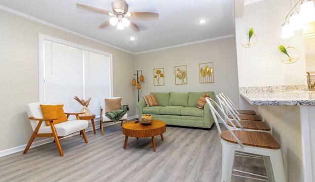 Boho Retreat that sleeps 10, 3bd 2bath centrally located to Ft. Moore and CSU