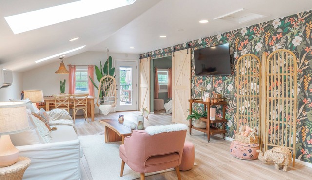 Boho Retreat w/Large Patio-15 min to Q2 Stadium & Domain