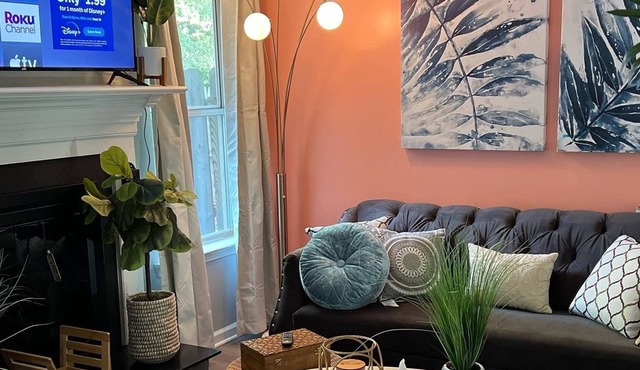 Boho Serenity Convenient, Fast Wi-fi 3BR 1.5Ba TH