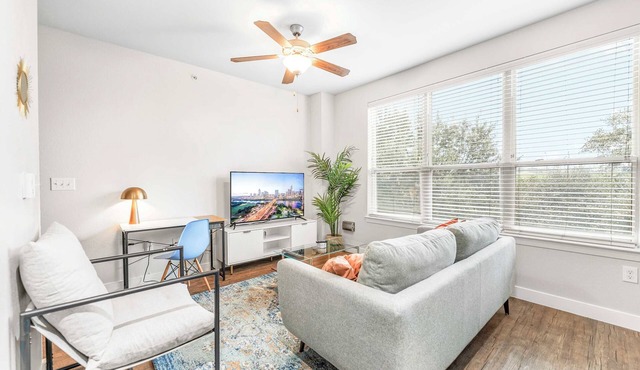 Boho SoCo 1BR Queen Suite w/GymPickleballLaundry
