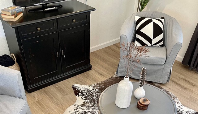 Boho Western Vibe + Fair Play Wine Region + Private deck + Shuffleboard