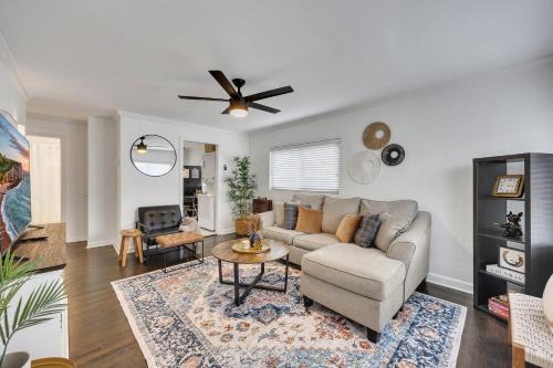 Boho Westside Retreat Fire Pit Walk to Eats