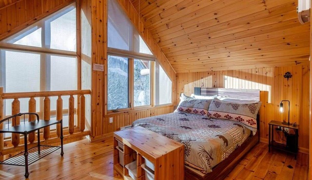 Boisé du Midi 66C | Hiking & Ski Escape