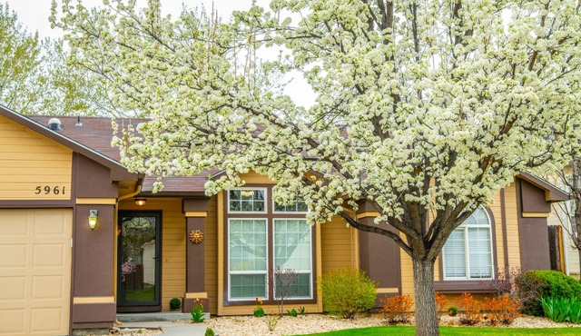 BOISE BICYCLE COTTAGE - Enjoy Foothills, close to Boise River & Downtown