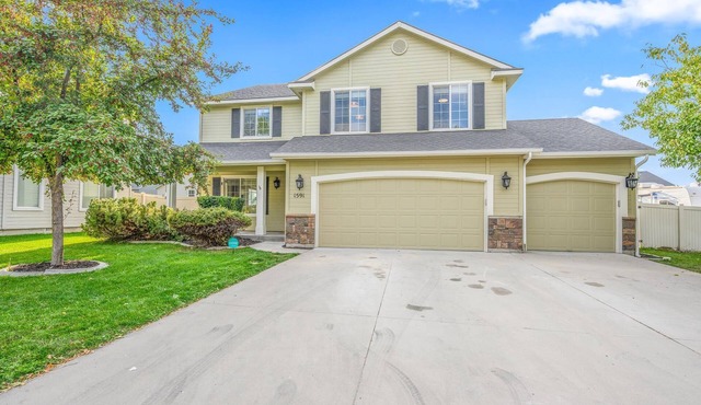 Boise Suburbs + HOTTUB + Game Room