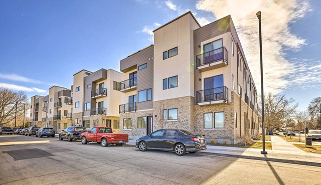 Boise Townhome w/Rooftop Deck, 2 Mi to Downtown!