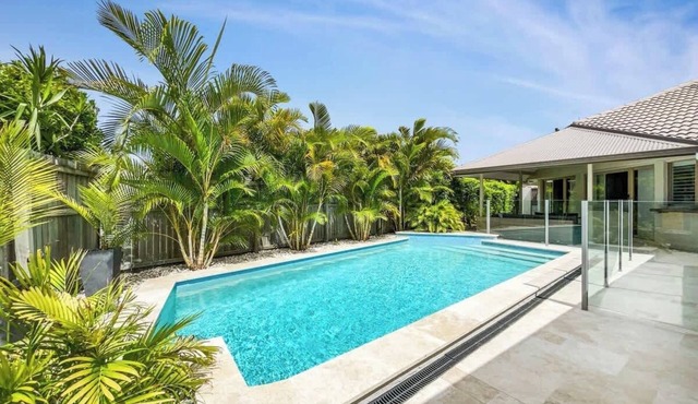 Bokarina Pool House: Relaxed Coastal Living