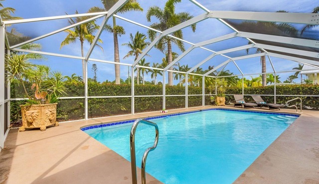 Bokeelia Oasis! Heated Pool, Sleeps 12!
