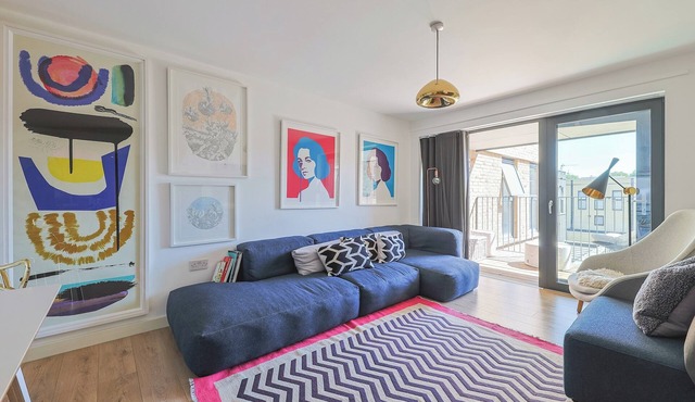 Bold And Beautiful London Flat - Pass the Keys
