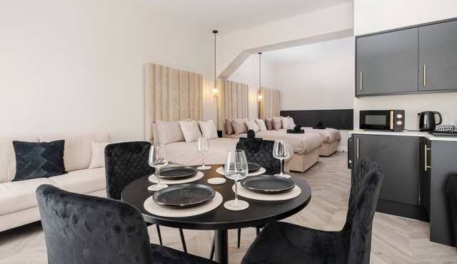 Bold St | Kitchenette w/Fridge | Largest Apartment