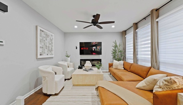 Bolingbrook 4B 2ba Sleeps 8| LCP Collection