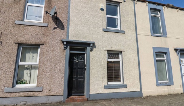 BOLTON TERRACE, pet friendly, with a garden in Workington