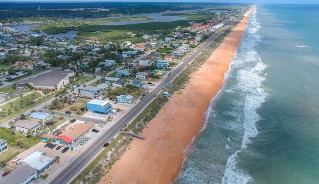 Bombora Suites | Pelican & Flamingo Escape | Steps to The Beach & Restaurants