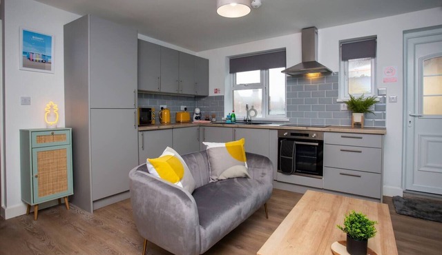 Bondi Beach Getaway | Stylish 1 BR | Wi-Fi | Beachfront