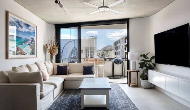 Bondi Beach Premium 2 bed Apt with Views and Parking