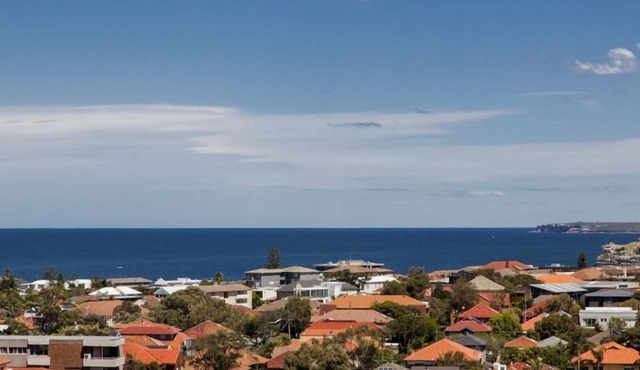 Bondi Beach Views with Stunning Reviews, from Top-Rated Hillside Studio