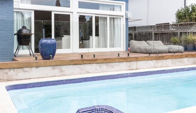 Bondi Blue (Walk to Beach)