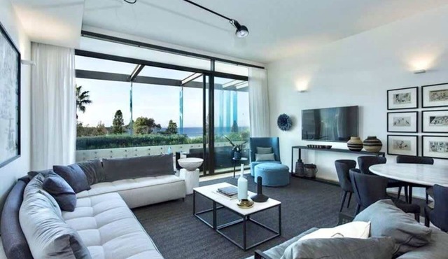 Bondi Luxury Apartment with Views and Parking