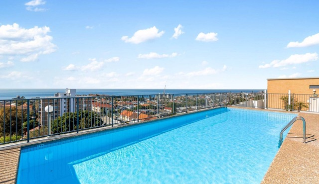 Bondi Studio Apartment with Pool & Rooftop Views