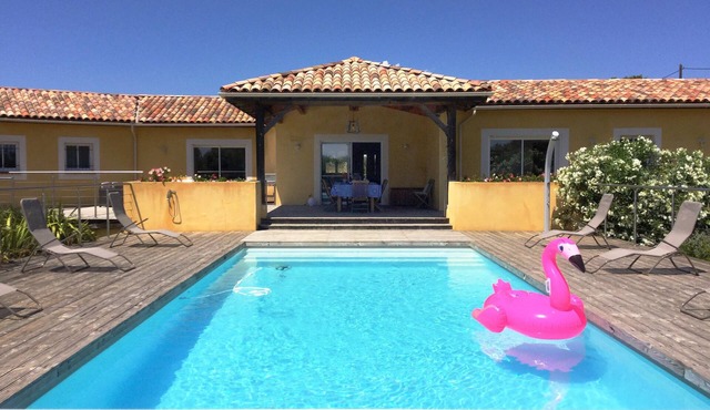 BONIFACIO MAGNIFICENT LUXURY MANSION 5 STARS 10 PEOPLE HEATED POOL AND JACUZZI