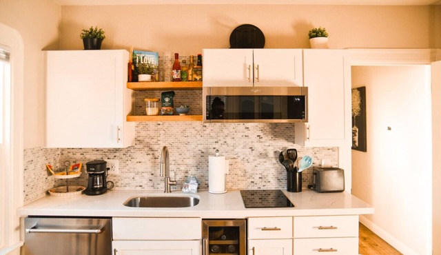 Bonifacio Suite | Entire Apartment