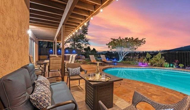 Bonita Manor - Large Home: Pool, Hot Tub, & Views!