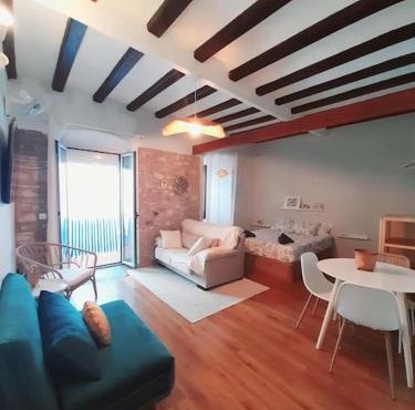 Bonito estudio en el centro. Ideal parejas.