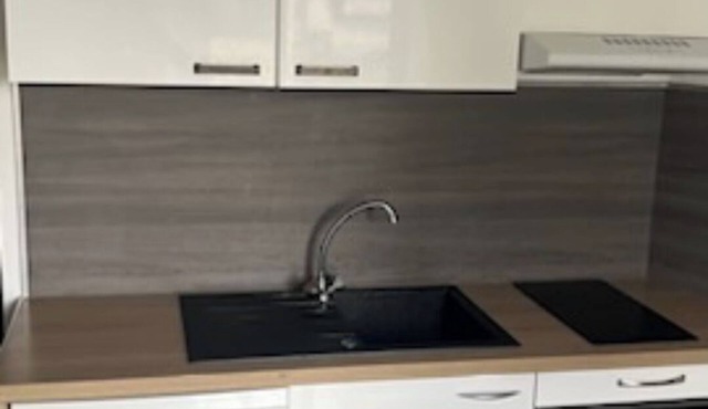 Bonjour Jolie Studio sur le Boulevard pas Loin de la Gare à 19 Minutes de Paris