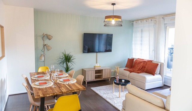 Bonjour to Paris - Disney gateway in an apartment with balcony up to 7 people