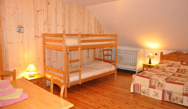 Bonnecine barn with wolves