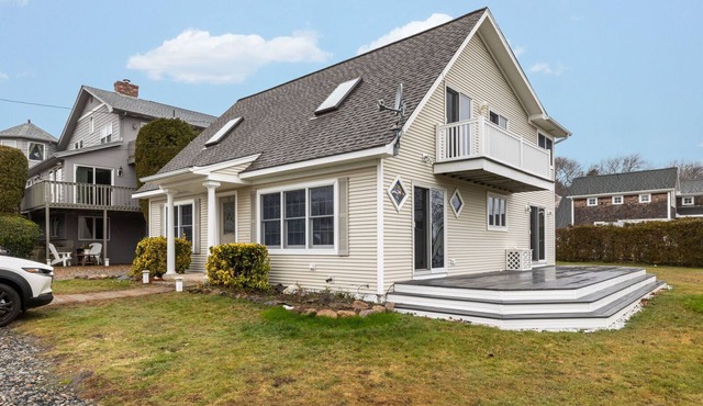 Bonnet Shores Summer Getaway!-Minutes to the beach and local attractions!