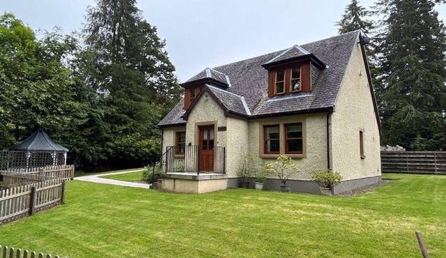 Bonnie Banks Cottage - Sleeps 6 - sleeps 6 guests in 3 bedrooms