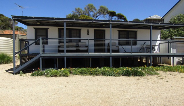 Bonnie Bliss - Neat little shack on the esplanade!