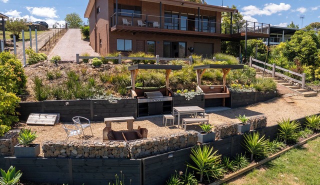 Bonnie Dawn - Water Front