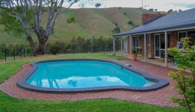 BONNIE DOON HOLIDAY HOUSE, TRANQUIL GETAWAY