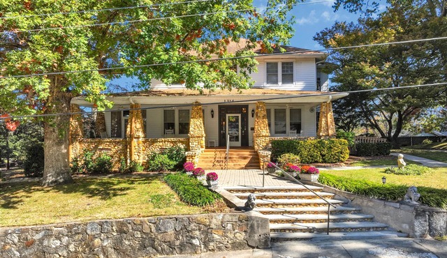 Bonnie Haven | Historic 10 BR Home in Downtown Hendersonville