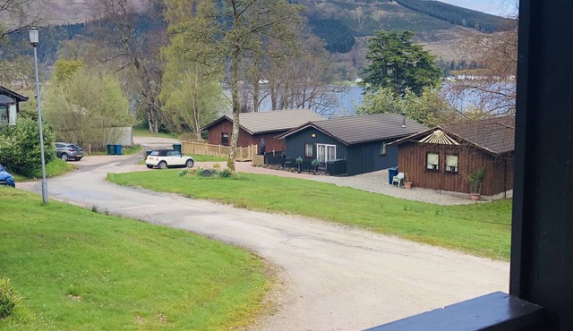 ‘Bonnie Lodge’ stunning Loch & Mountain View’s from comfortable cabin