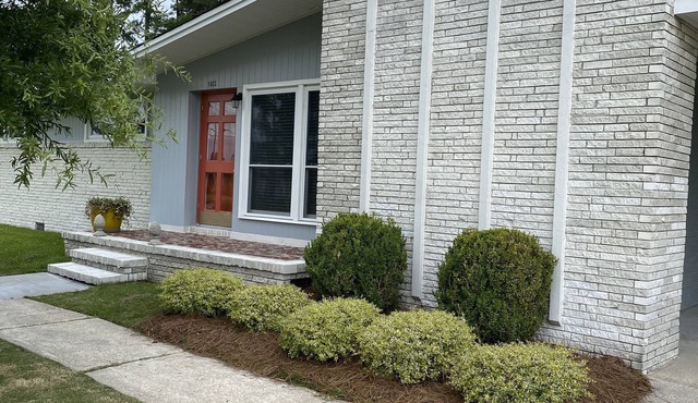 Bonnie On Clyde,nWhole house in beautiful neighborhood with private garden patio