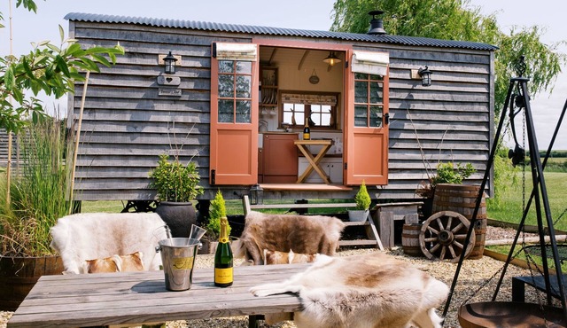 BONNIE'S SHEPHERDS HUT AT SHEPHERDS LODGE RETREAT AND WELLNESS in Redmile