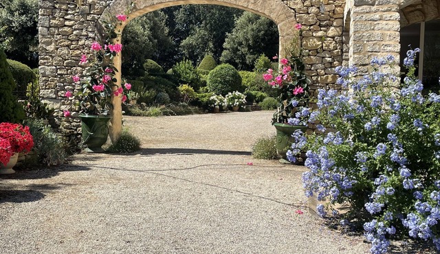 Bonnieux, Heart of the Luberon, House With Swimming-pool in the Center of a Landscaped Gardens
