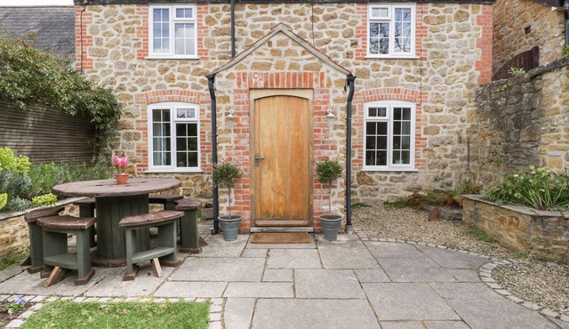 BONNINGS COTTAGE, pet friendly, with open fire in Barrington