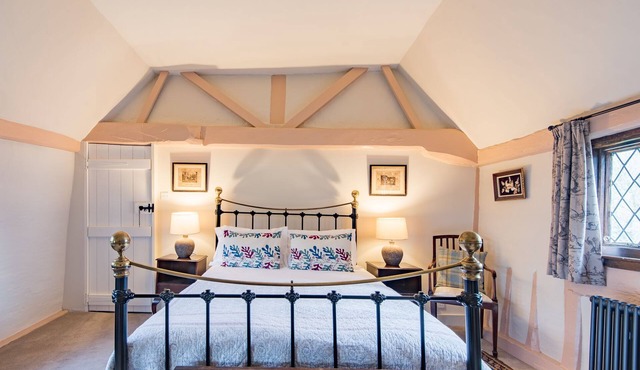 Bonnington Cottage by Bloom Stays - sleeps 4 guests in 2 bedrooms