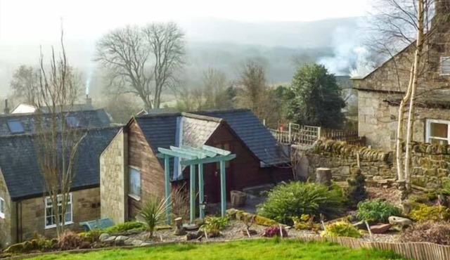BONNY BARN, pet friendly, character holiday cottage in Harbottle
